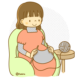 編み物をする妊婦さん